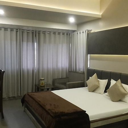 מומביי Hotel Oasis מראה חיצוני תמונה