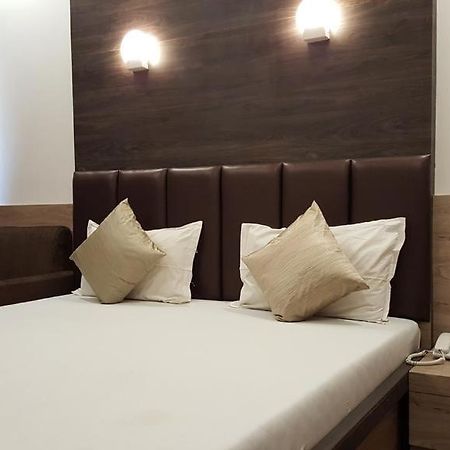 מומביי Hotel Oasis מראה חיצוני תמונה