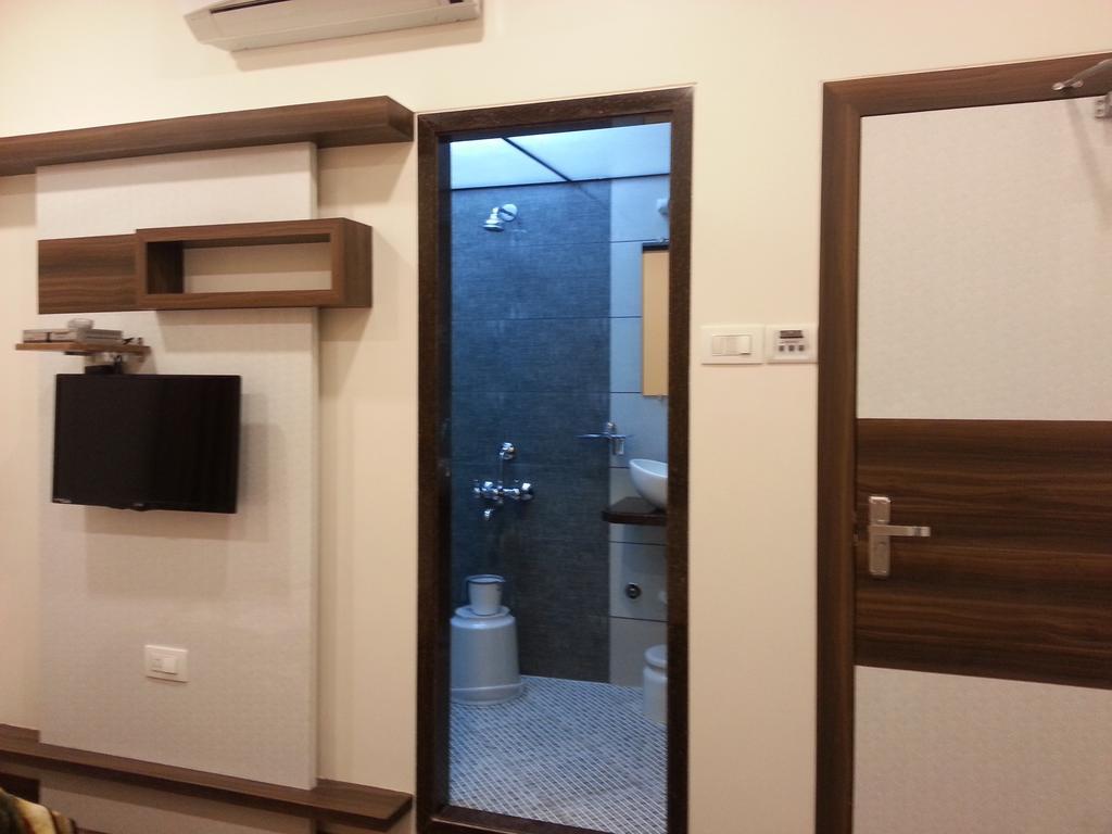 מומביי Hotel Oasis מראה חיצוני תמונה