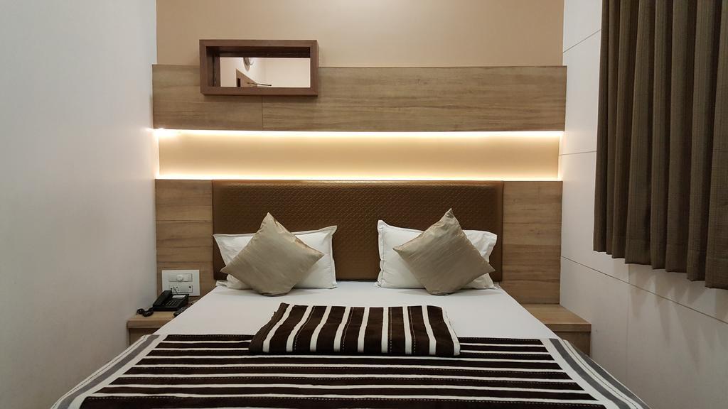מומביי Hotel Oasis מראה חיצוני תמונה