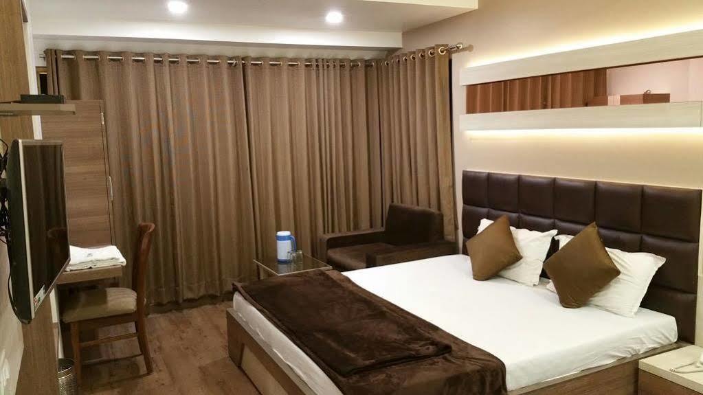 מומביי Hotel Oasis מראה חיצוני תמונה