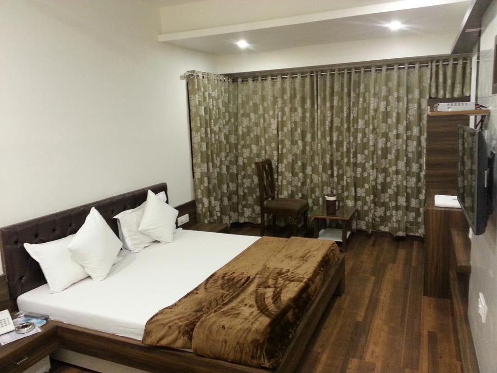 מומביי Hotel Oasis מראה חיצוני תמונה